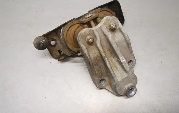 Chrysler Town & Country V Engine mount bracket 04721734AF 04721734 05273994AB