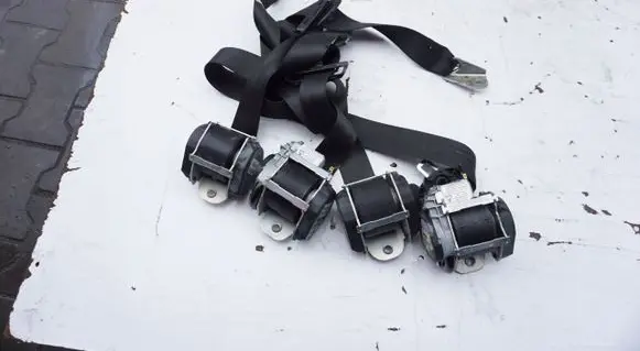 Volkswagen Jetta V Front seatbelt PASYBEZPIECZESTWA