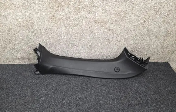 Maserati Levante Tailgate/trunk side cover trim 670040404