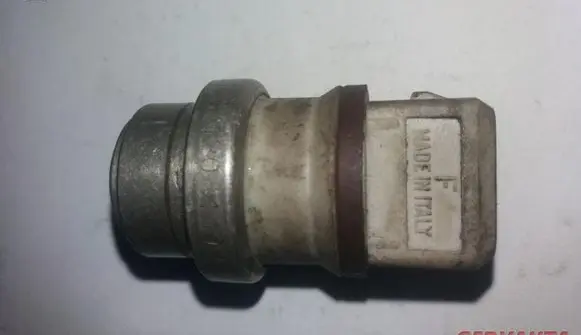 Audi A4 S4 B5 8D Coolant temperature sensor 