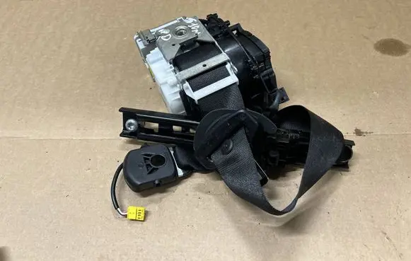 Mercedes-Benz S W221 Front seatbelt A2218606285 2218606285