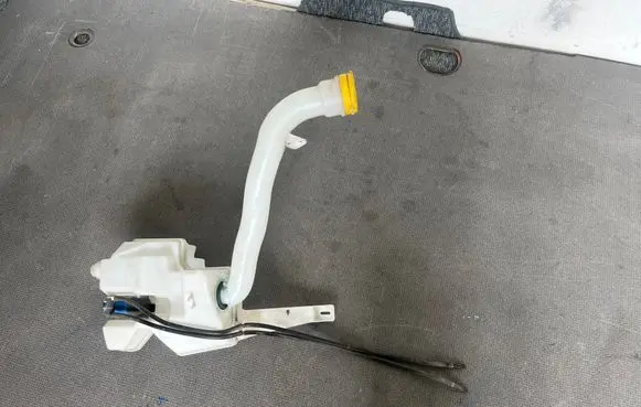 Renault Clio IV Windshield washer fluid reservoir/tank 289104250R 289100179R