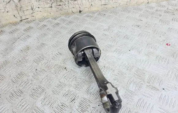 Mitsubishi ASX Piston with connecting rod M174 1805112