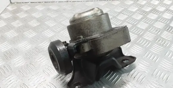 Ford Mondeo Mk III Engine mount bracket