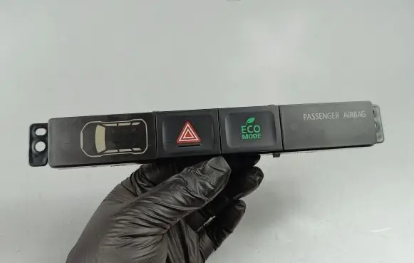 Mitsubishi Outlander Hazard light switch 1501300237