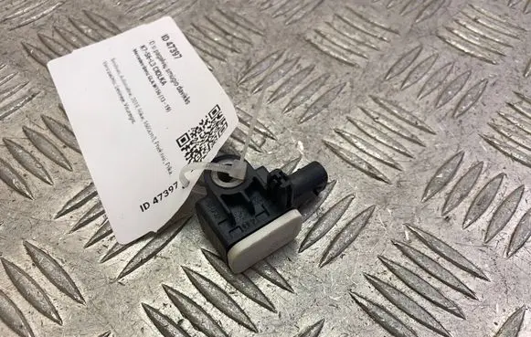 Mercedes-Benz GLA W156 Airbag deployment crash/impact sensor A1668210151