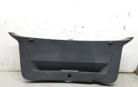 Tailgate trim