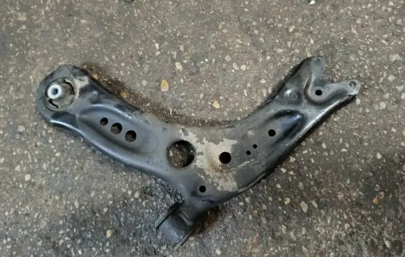 Volkswagen Golf VII Front lower control arm/wishbone 5QM407151A
