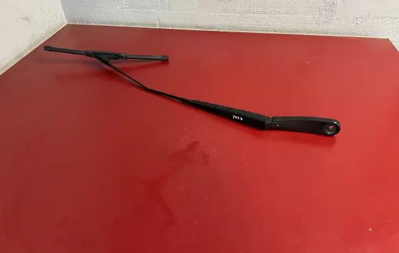 BMW X1 F48 F49 Front wiper blade arm 7360515