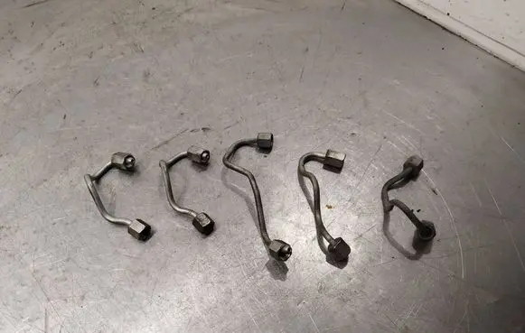 Toyota Yaris Fuel injector supply line/pipe 