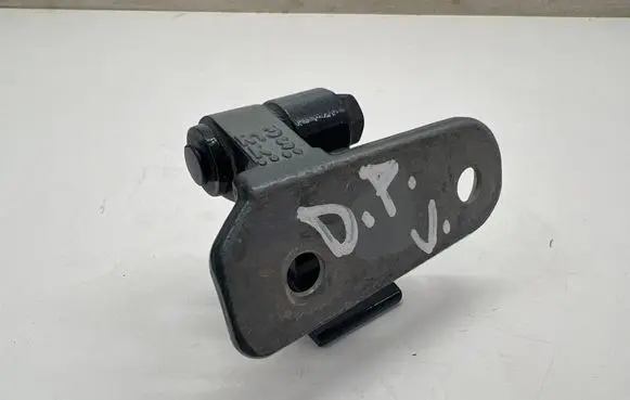 BMW X3 G01 Front door upper hinge 7333062