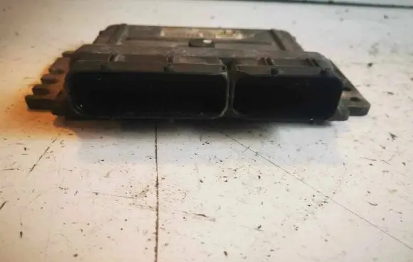 Nissan Note (E11) Engine control unit/module MEC37-510