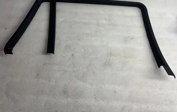 BMW 3 E46 Door glass trim 8262717