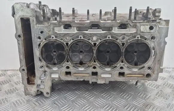 BMW 1 F20 F21 Engine head 758067980 76191090 13080900673