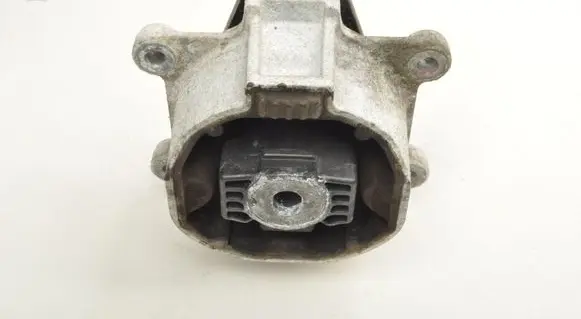 Jaguar I-Pace Engine mounting bracket 