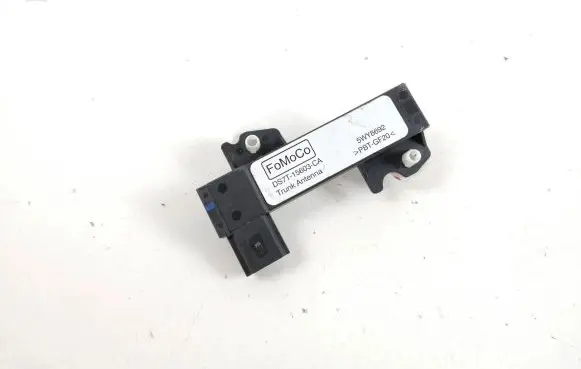 Ford Fusion II Aerial antenna amplifier DS7T15603CA 5WY8692