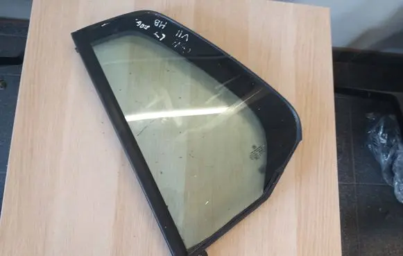 Volkswagen Golf VII Rear vent window glass 5G6845213