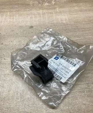 Opel Vectra B Front bumper mounting bracket 90507970