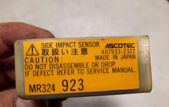 Mitsubishi Space Wagon Airbag deployment crash/impact sensor 4079332322 MR324923