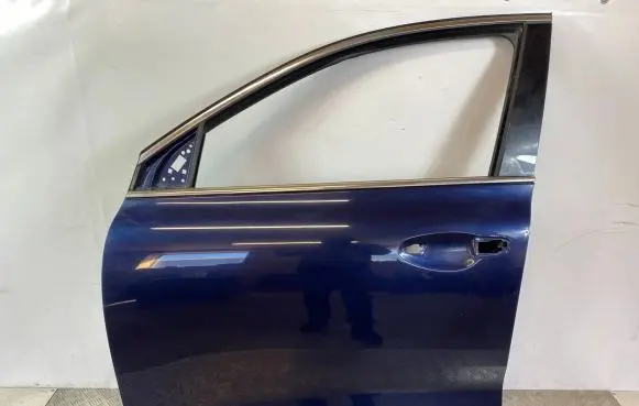 KIA Sorento Front door