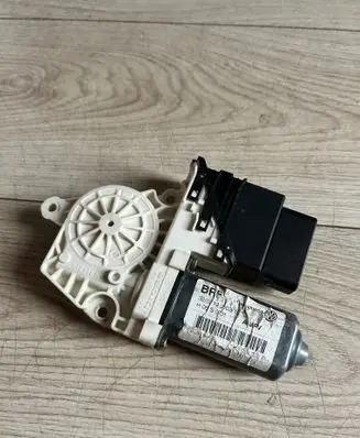 Volkswagen PASSAT B6 Rear door window regulator motor