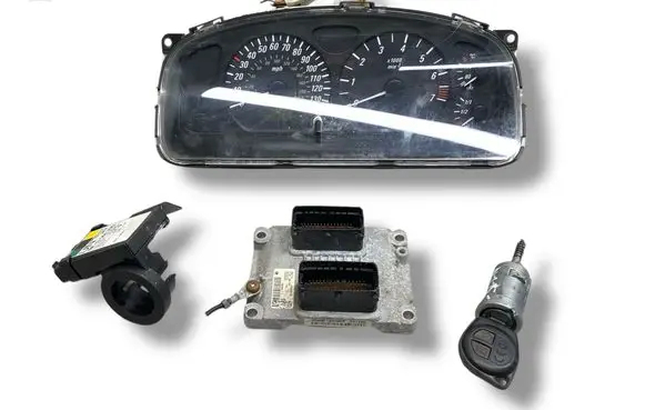 Suzuki Wagon R+ Engine ECU kit and lock set 55352623 1039S08723 0261208254