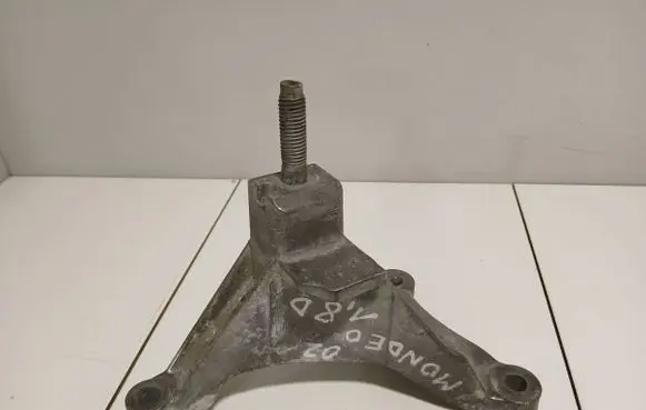 Ford Focus Engine mounting bracket 98AB7MI25AF D04YA