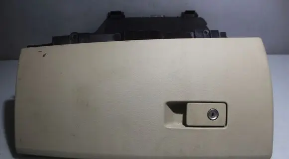 Volvo S80 Glove box
