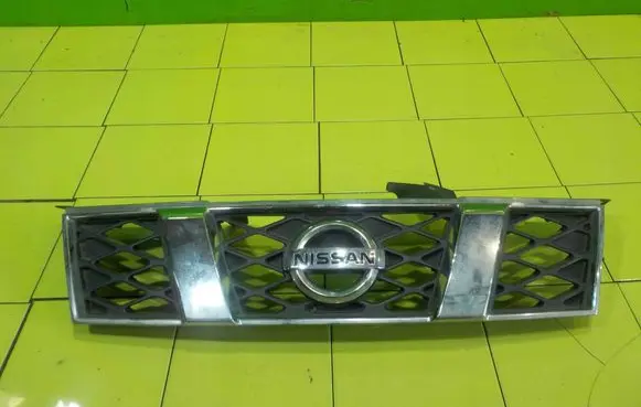 Nissan X-Trail T31 Front bumper upper radiator grill 