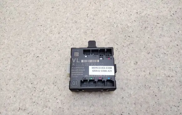 Mercedes-Benz E C207 W207 Door control unit/module A2079001100