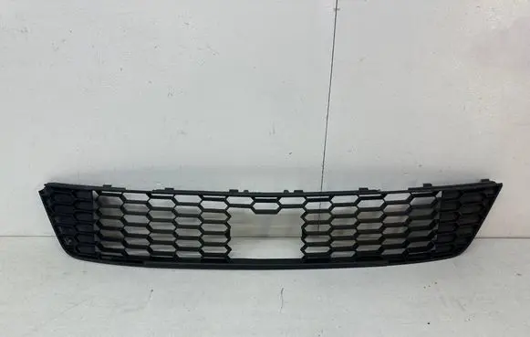 Skoda Octavia Mk3 (5E) Front bumper lower grill 5E0853677H 5E0853677