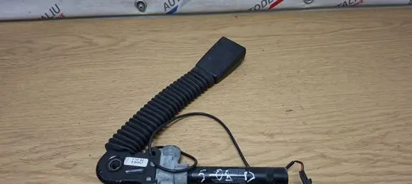 BMW 5 E60 E61 Front seatbelt buckle 9117240