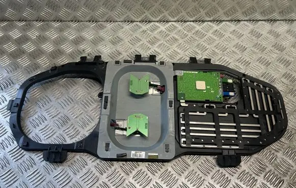 Mercedes-Benz ML W164 Aerial antenna amplifier A2518200275