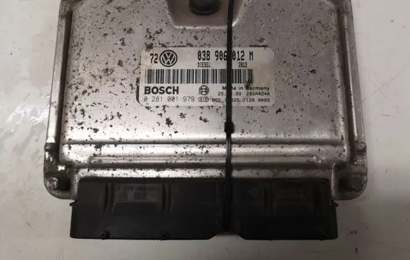 Volkswagen Polo Engine control unit/module 038906012M 0281001979 28SA4240