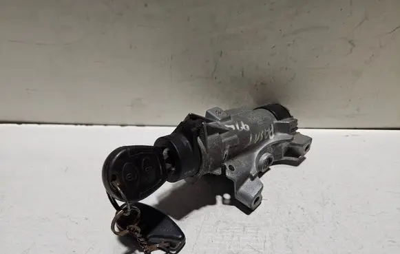 Volkswagen PASSAT B5 Ignition lock 4D0905851D
