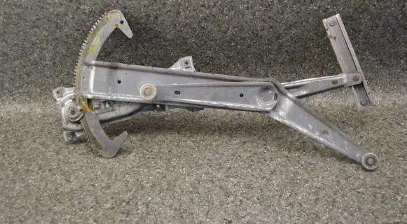 BMW 3 E30 Front door manual window regulator 1932394 5132