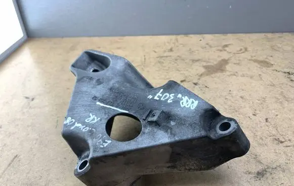 BMW 3 E90 E91 Engine mounting bracket 6777061 22116777061 2211677706102
