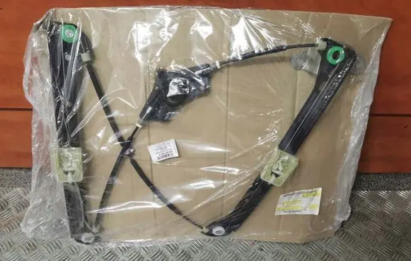 Volkswagen Golf VII Front door window regulator with motor 5G4837461H