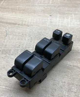Nissan Primera Electric window control switch 25401AV640 C8DD702N 952N1