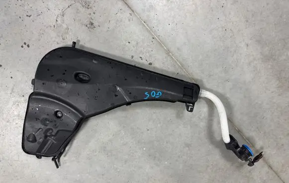 BMW X5 G05 Windshield washer fluid reservoir/tank 7499828
