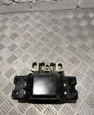 Volkswagen PASSAT B6 Engine mount bracket 3C0199555