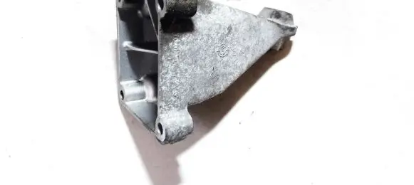 Mercedes-Benz C W203 Engine mounting bracket a2712230904
