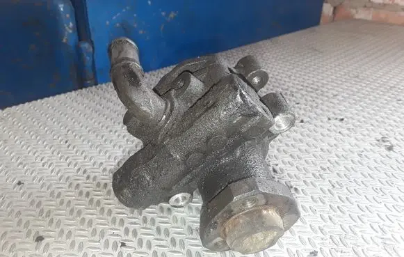 Volkswagen Caddy Power steering pump
