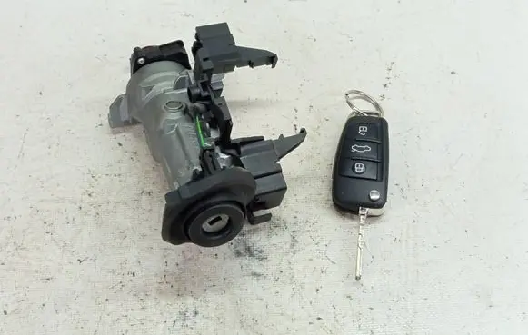 Audi Q3 F3 Ignition lock STACYJK83AQ3 1K0905851