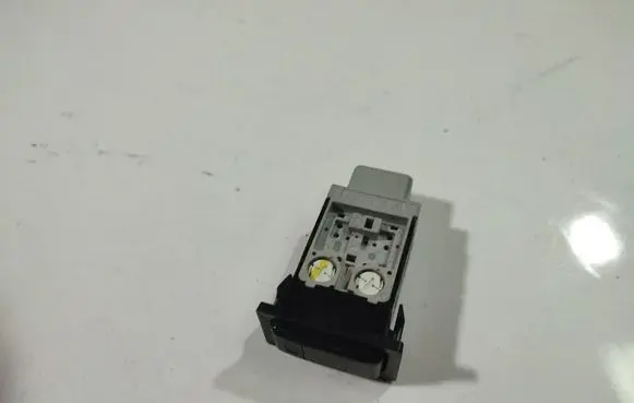 Toyota Avensis T250 Other switches/knobs/shifts 153337