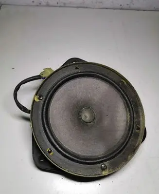 Subaru Forester SF Front door speaker EAS16P475CR