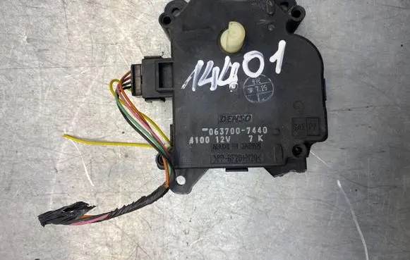 Toyota Prius (NHW20) Air flap motor/actuator 0637007440