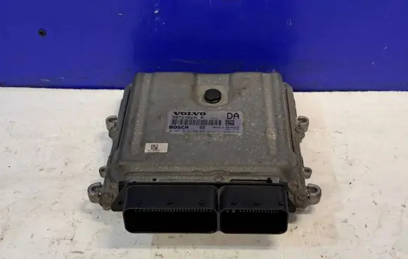 Volvo XC90 Engine control unit/module 30729826 0281012103