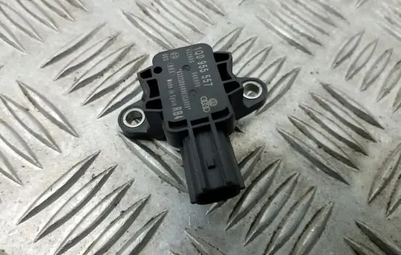 Volkswagen Golf V Airbag deployment crash/impact sensor 1Q0955557