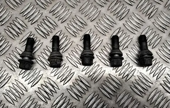 Volvo V70 Nuts/bolts 